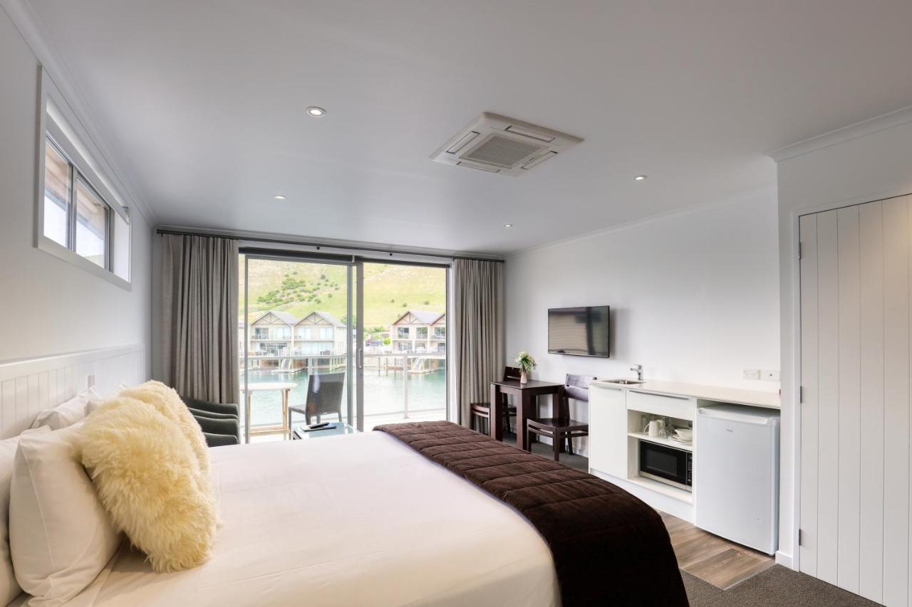 קרומוול Marsden Lake Resort Central Otago מראה חיצוני תמונה A room at the hotel