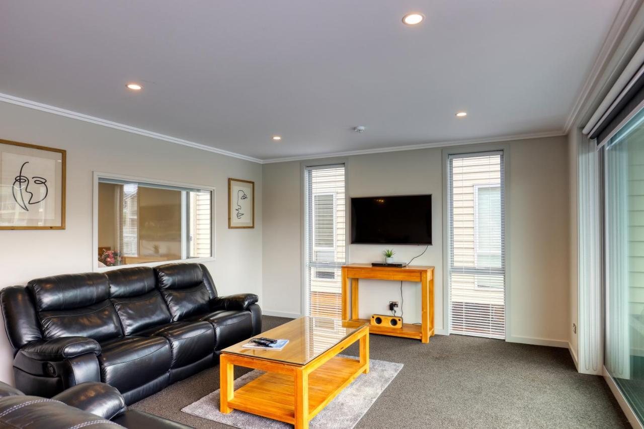 קרומוול Marsden Lake Resort Central Otago מראה חיצוני תמונה A living room in a typical apartment