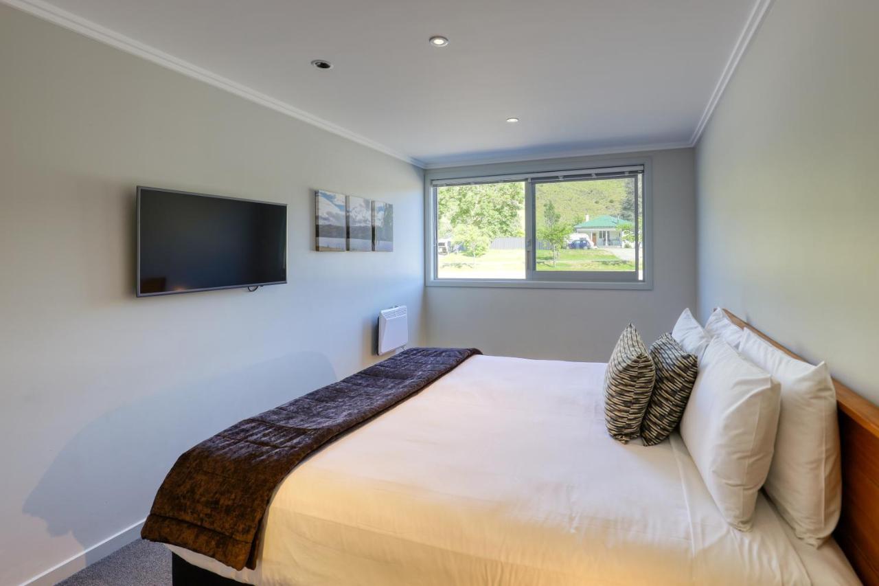 קרומוול Marsden Lake Resort Central Otago מראה חיצוני תמונה A bedroom at the hotel