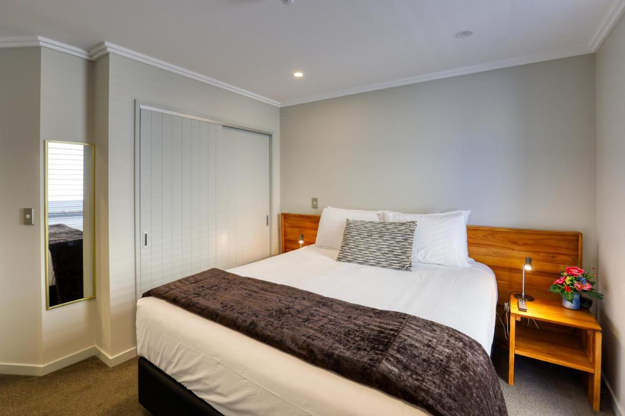 קרומוול Marsden Lake Resort Central Otago מראה חיצוני תמונה A bedroom at the hotel