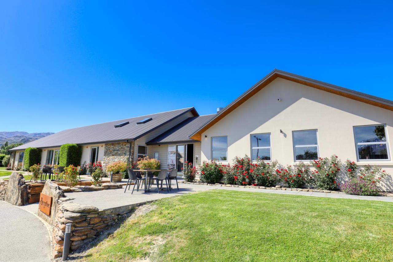 קרומוול Marsden Lake Resort Central Otago מראה חיצוני תמונה The Lodge at Waihi