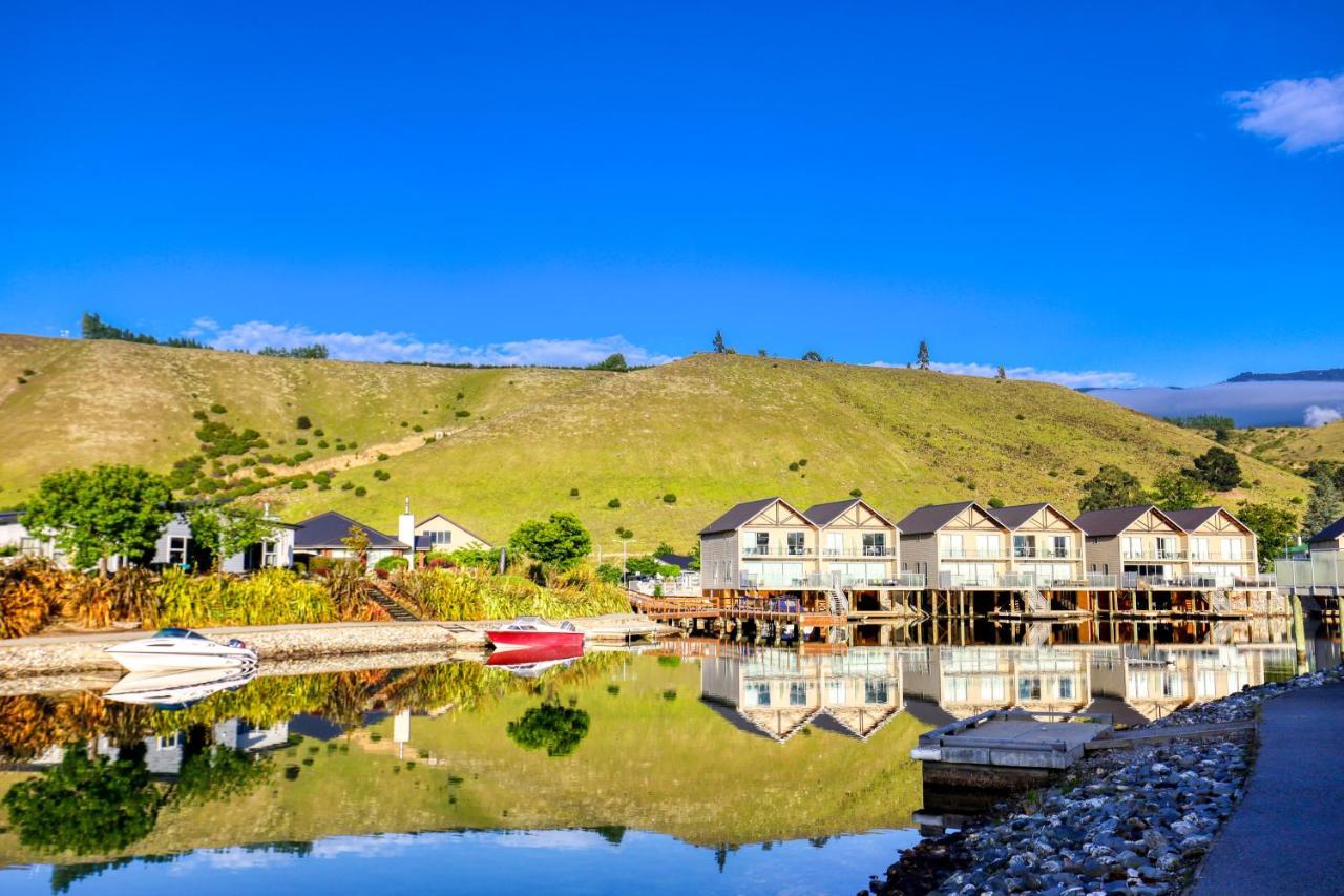 קרומוול Marsden Lake Resort Central Otago מראה חיצוני תמונה The Landing, a residential development in the town centre