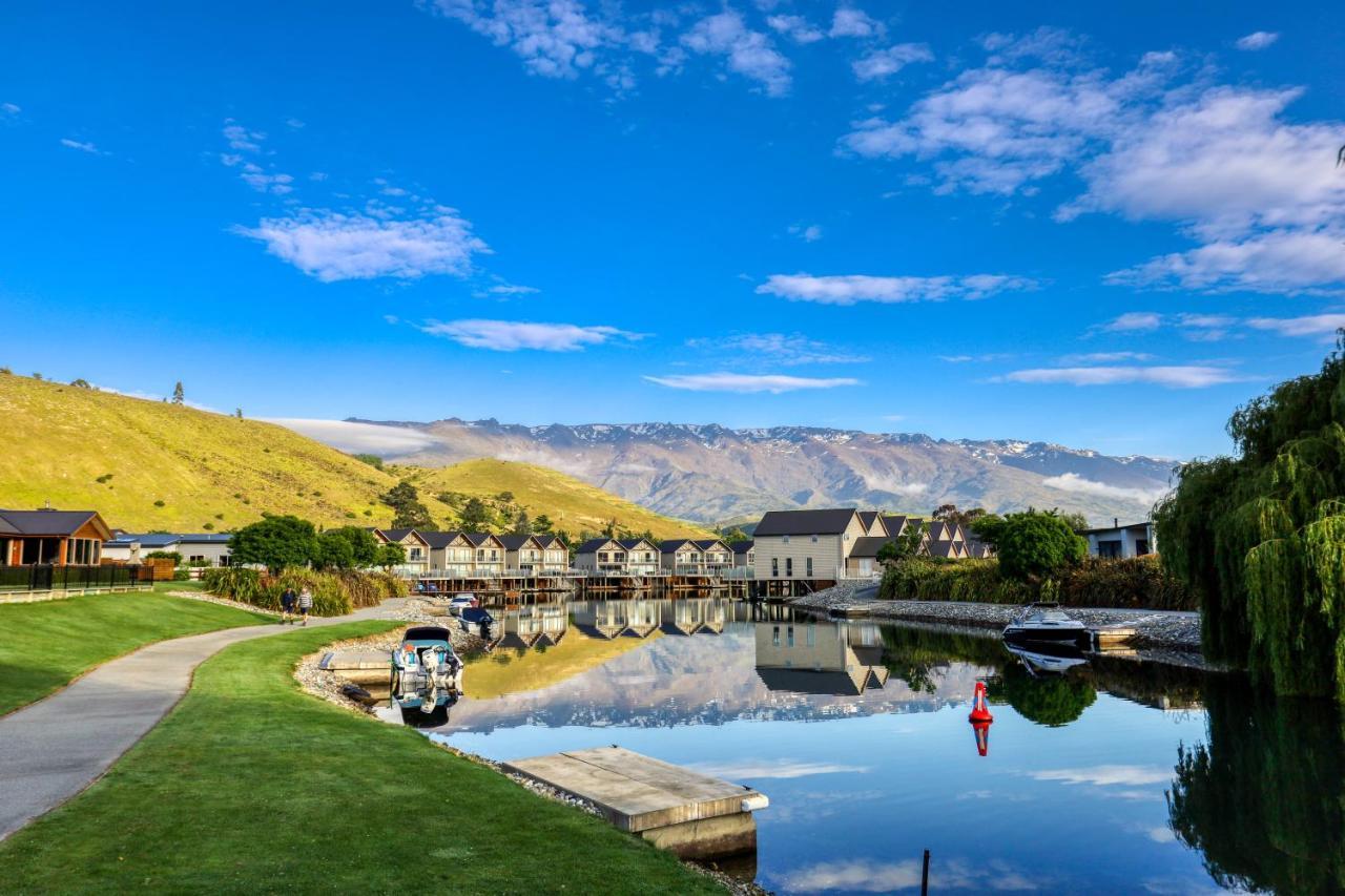 קרומוול Marsden Lake Resort Central Otago מראה חיצוני תמונה The village of Jack's Point