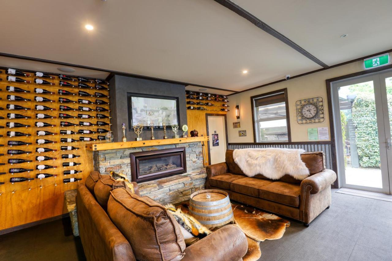 קרומוול Marsden Lake Resort Central Otago מראה חיצוני תמונה The tasting room at the Te Muna Road winery