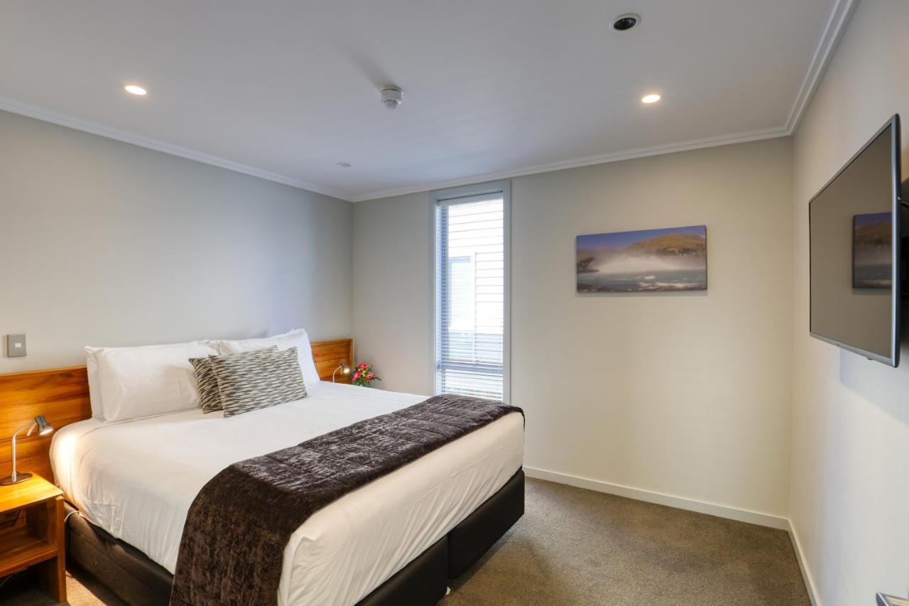 קרומוול Marsden Lake Resort Central Otago מראה חיצוני תמונה A bedroom at the hotel