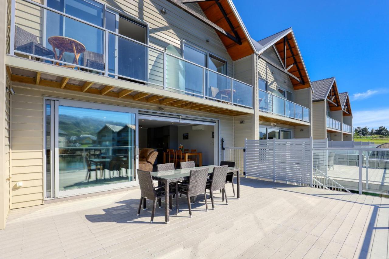 קרומוול Marsden Lake Resort Central Otago מראה חיצוני תמונה A typical apartment at the Jack's Point clubhouse