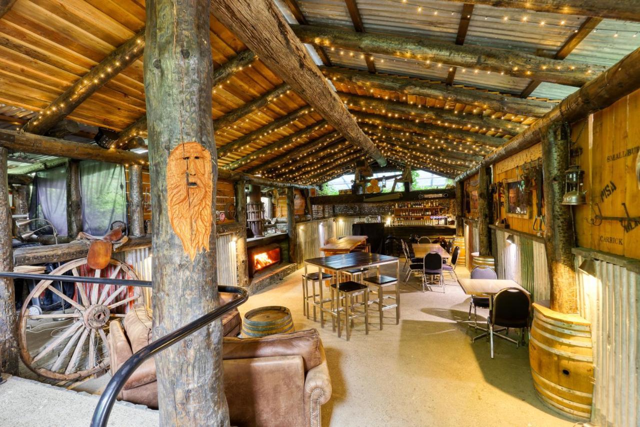 קרומוול Marsden Lake Resort Central Otago מראה חיצוני תמונה The interior of the Treehouse