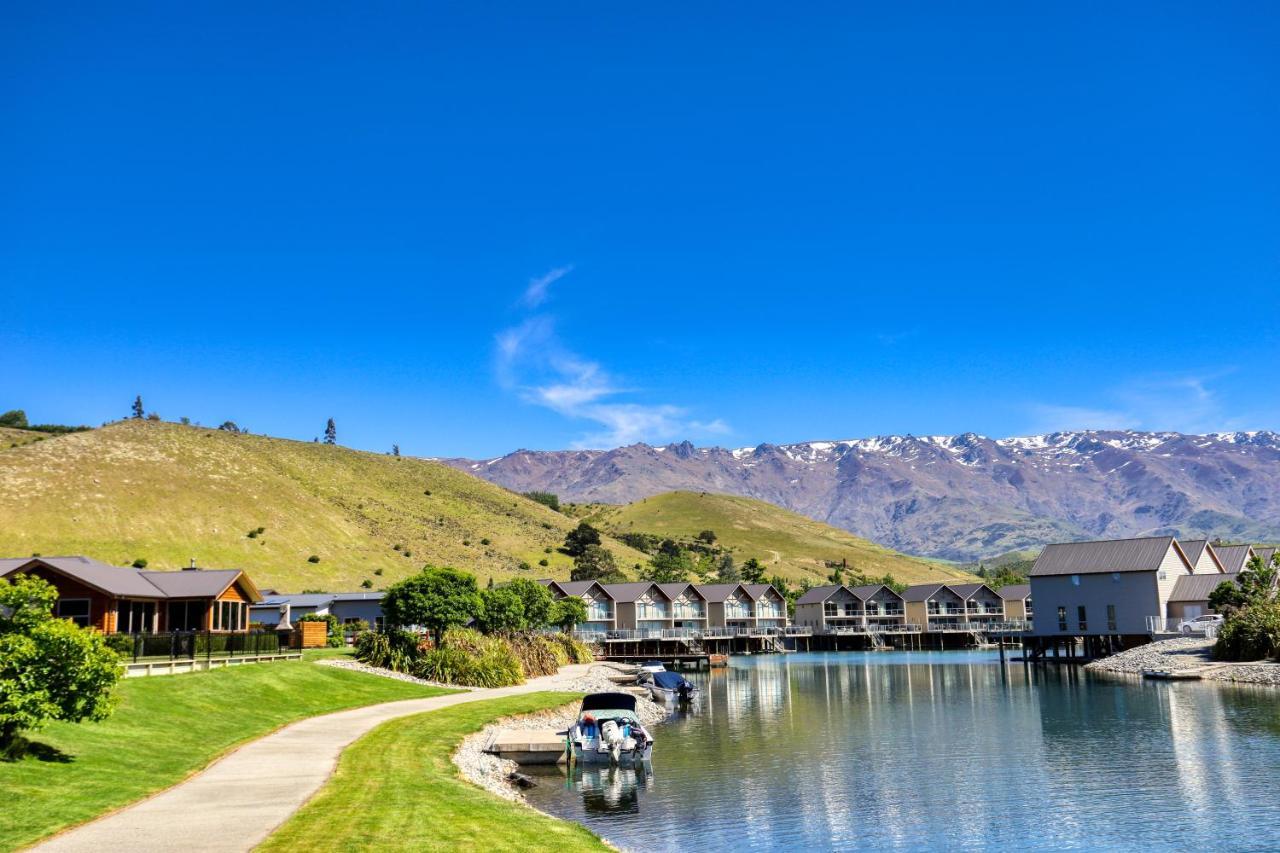 קרומוול Marsden Lake Resort Central Otago מראה חיצוני תמונה The Jack's Point residential development