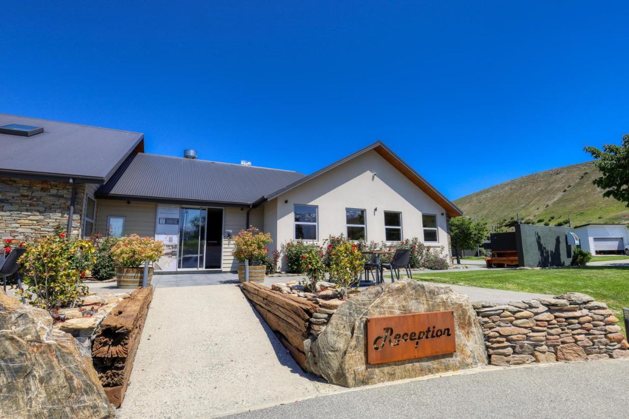 קרומוול Marsden Lake Resort Central Otago מראה חיצוני תמונה Reception at the station